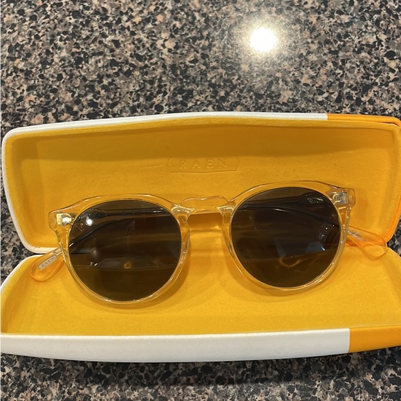 RAEN sunglasses - Picture 1 of 4